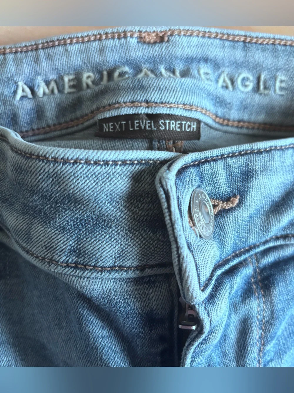 Trendy American Eagle Super High Rise Flare Jeans Womens 16 Blue Stretch Raw Hem - Picture 6 of 8